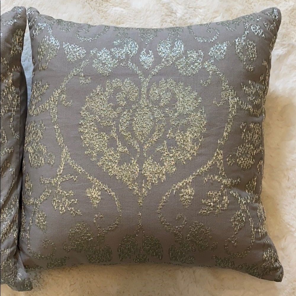 Set of TWO Pottery Barn Pillow Cases - Picture 5 of 8